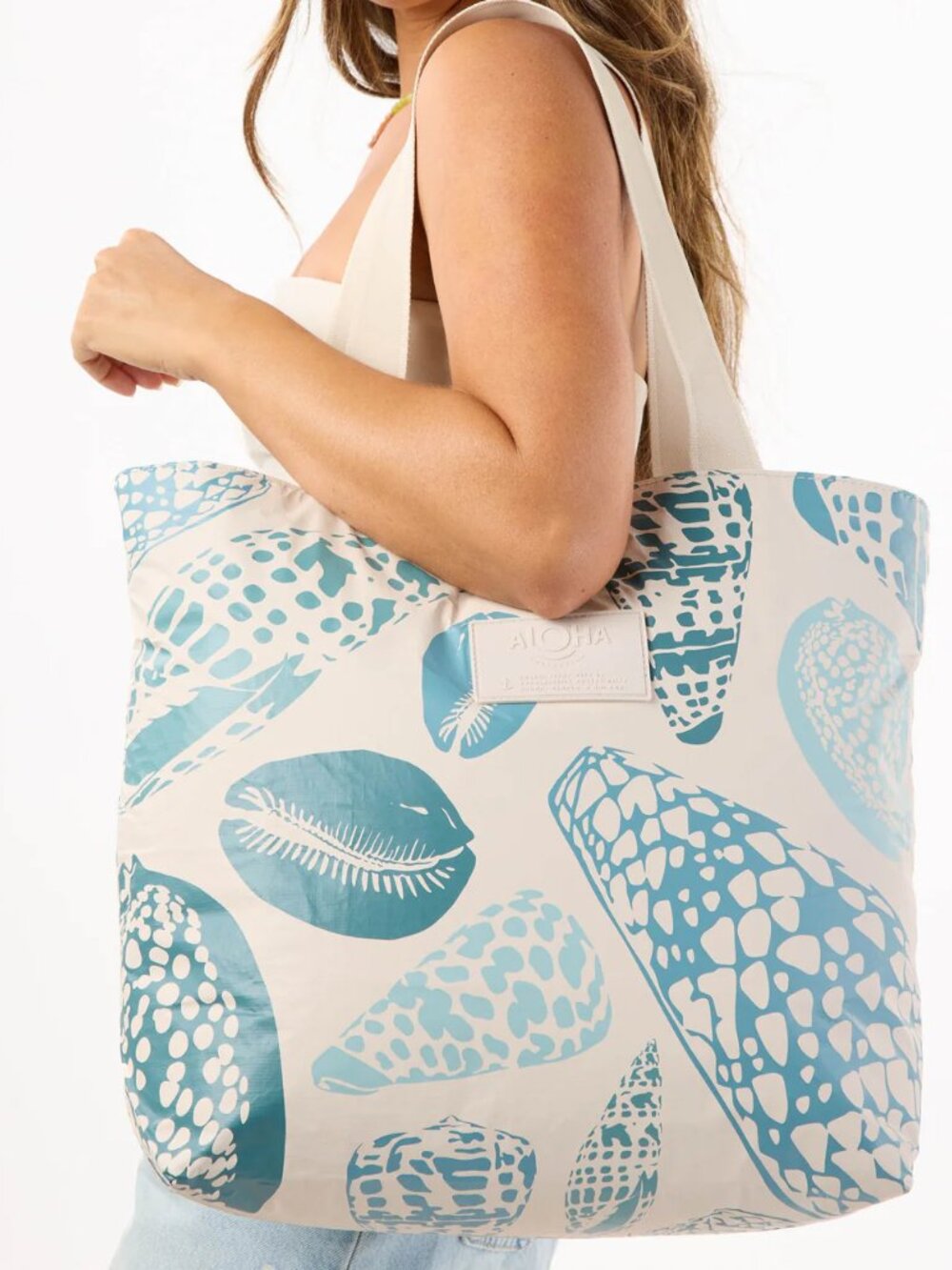 ALOHA Collection Shoreline Tide on Sandstone Shells Day Tripper Tote New NWT